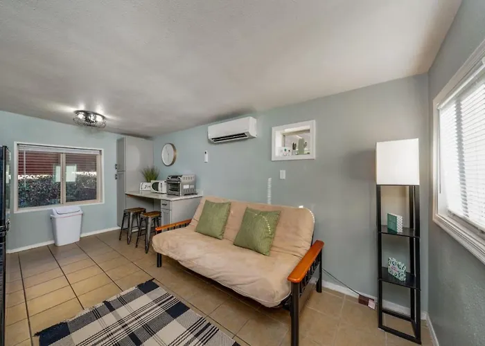 Casita, 1 Bedroom 1 Ba, Near U Of A, Fully Fenced * Tucson
